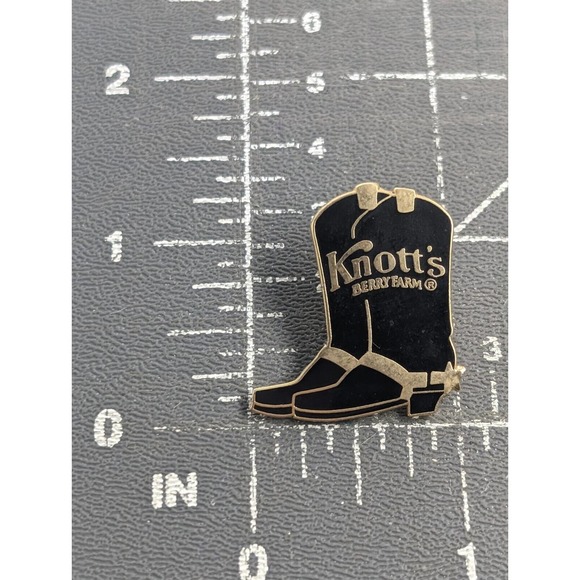 Knott's Berry Farm Buena Park CA Black Western Boots Spurs Enamel Pin Souvenir - Picture 2 of 5